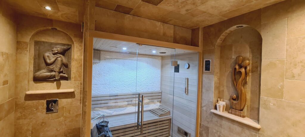 Loveroom avec sauna et jacuzzi privatif