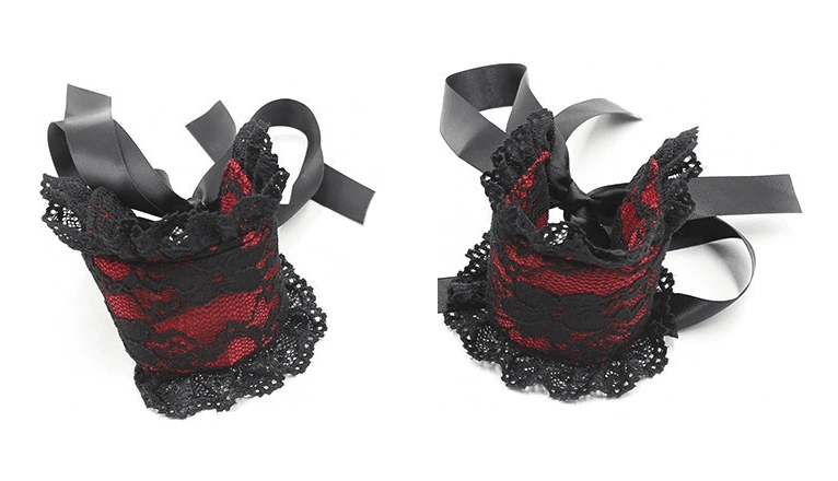 Les liens pour poignets en satin rouge et dentelle noire